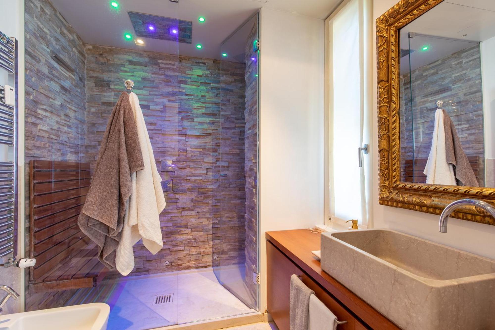 Porta Venezia- Design Apartment, 2-Bedrooms, Netflix, Wifi Milano Exteriör bild